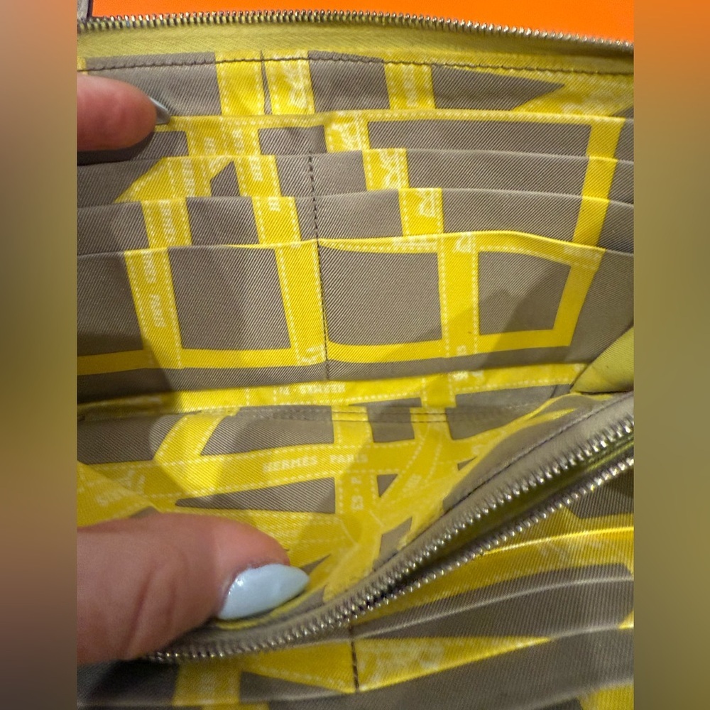 Hermes Silk-in, Azap Zipped Wallet EUC - Picture 9 of 9